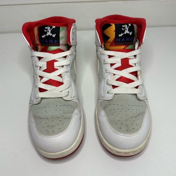 Air Jordan 1 mid ‘Hare Jordan’ GS Kids size 6Y, Women’s size 8 - Picture 2 of 9